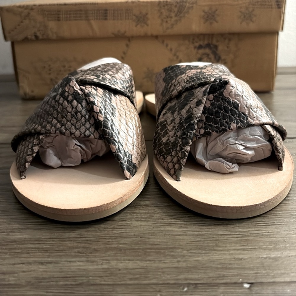 NIB [Free People] Rio Vista Brown Snake Slip-On Sandals Womens EU 36 / US 5.5 - Picture 8 of 15